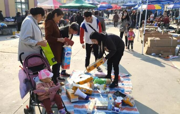 摆地摊进货渠道怎么找货源？实测摆摊货源在哪来批发便宜划算
